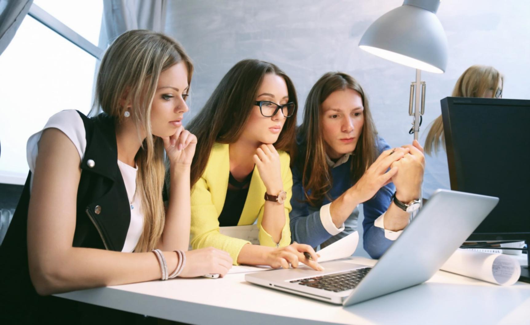 Équipe zolvaronix lors d'une session de conseil financier